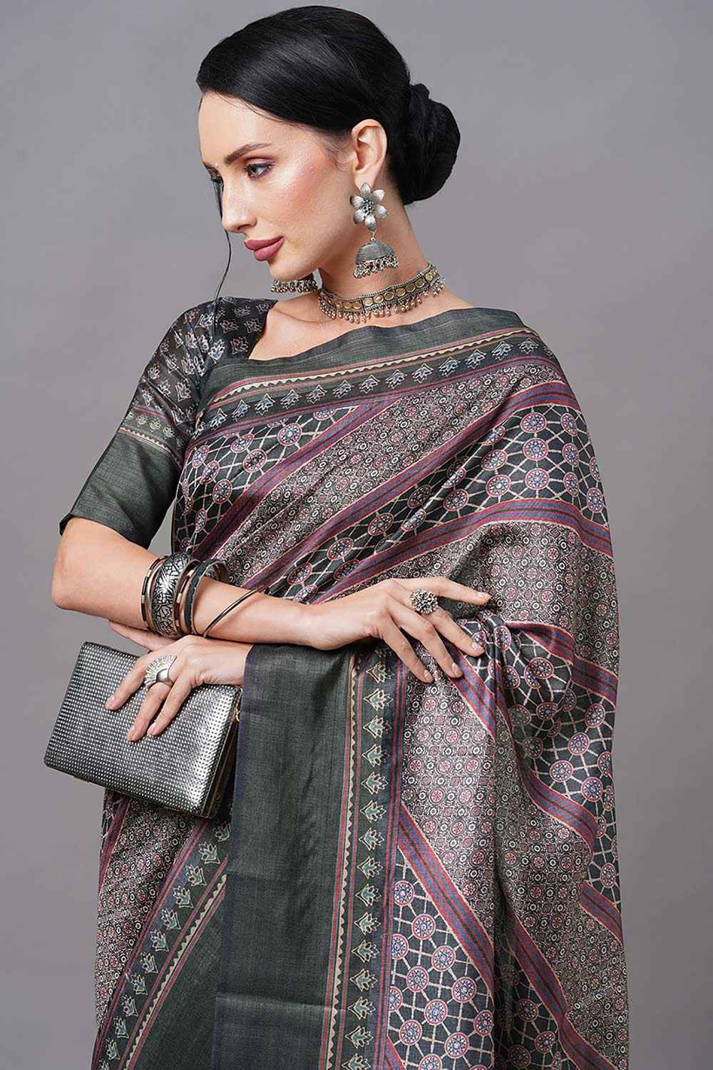 Buy Bella Black Linen Blend Bagru Digital Print One Minute Saree Online - Side