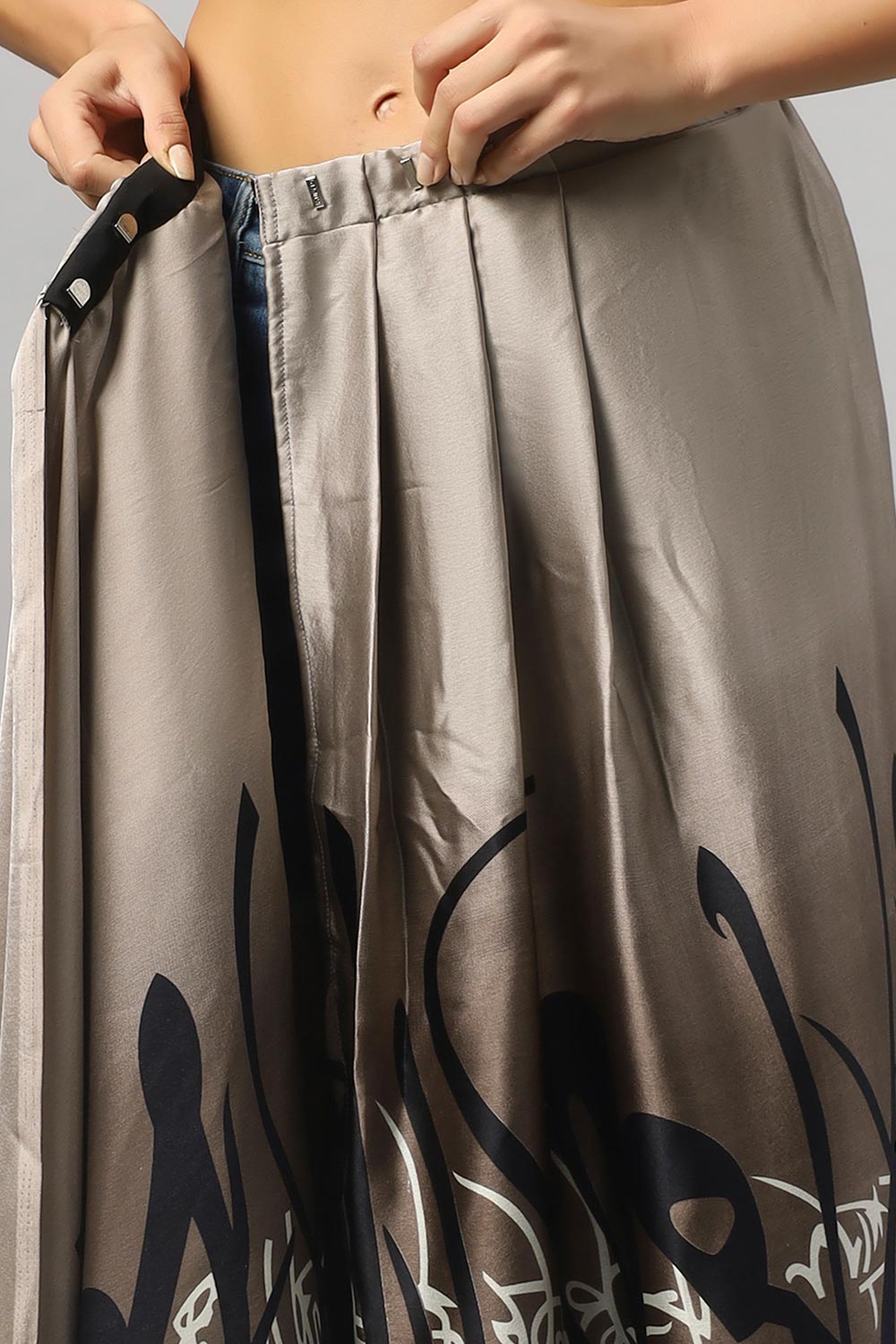 Buy Hema Grey Satin Printed One Minute Saree Online - Zoom Out