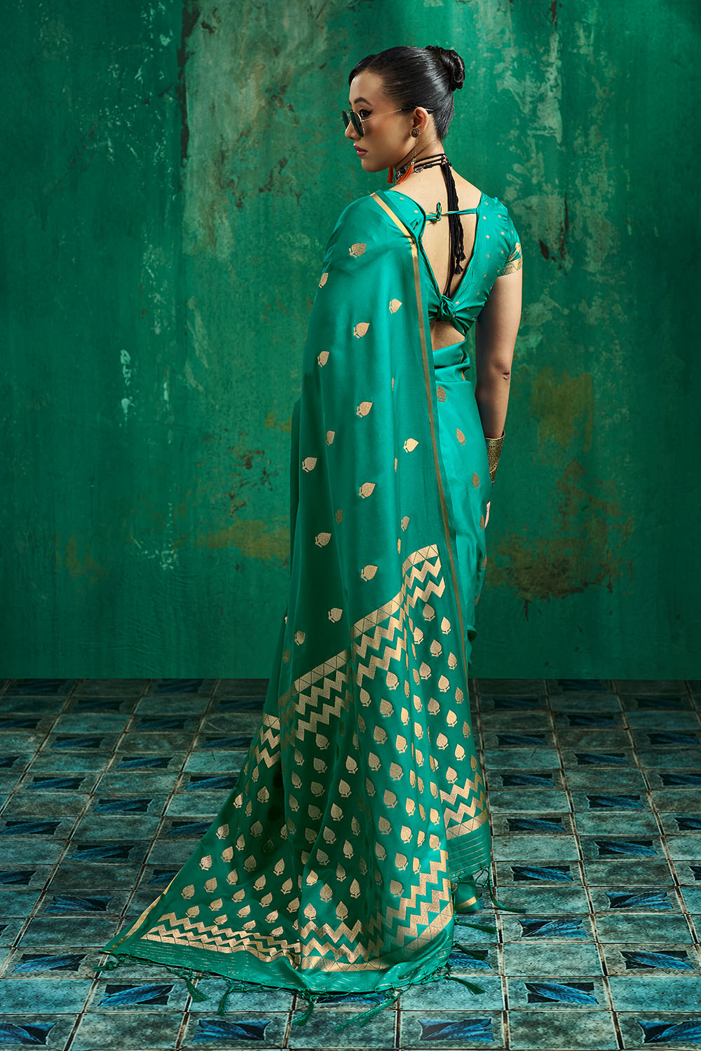 Anisa Emerald Green Pure Satin Handloom Weaving Ready to Wear Saree