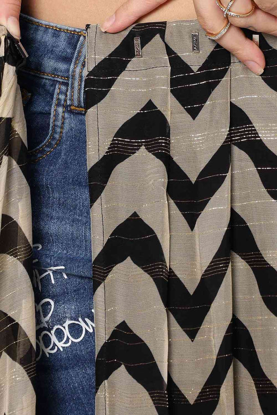 Buy Maya Cream & Black Zigzag Georgette One Minute Saree Online - Zoom In