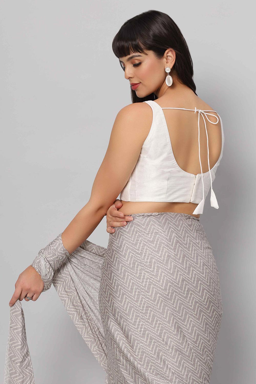 Buy Mehr Grey & White Zigzag Sequins Crepe Silk One Minute Saree Online - Side