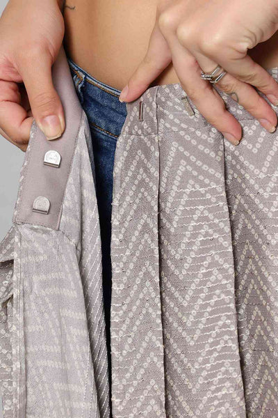 Buy Mehr Grey & White Zigzag Sequins Crepe Silk One Minute Saree Online - Zoom In
