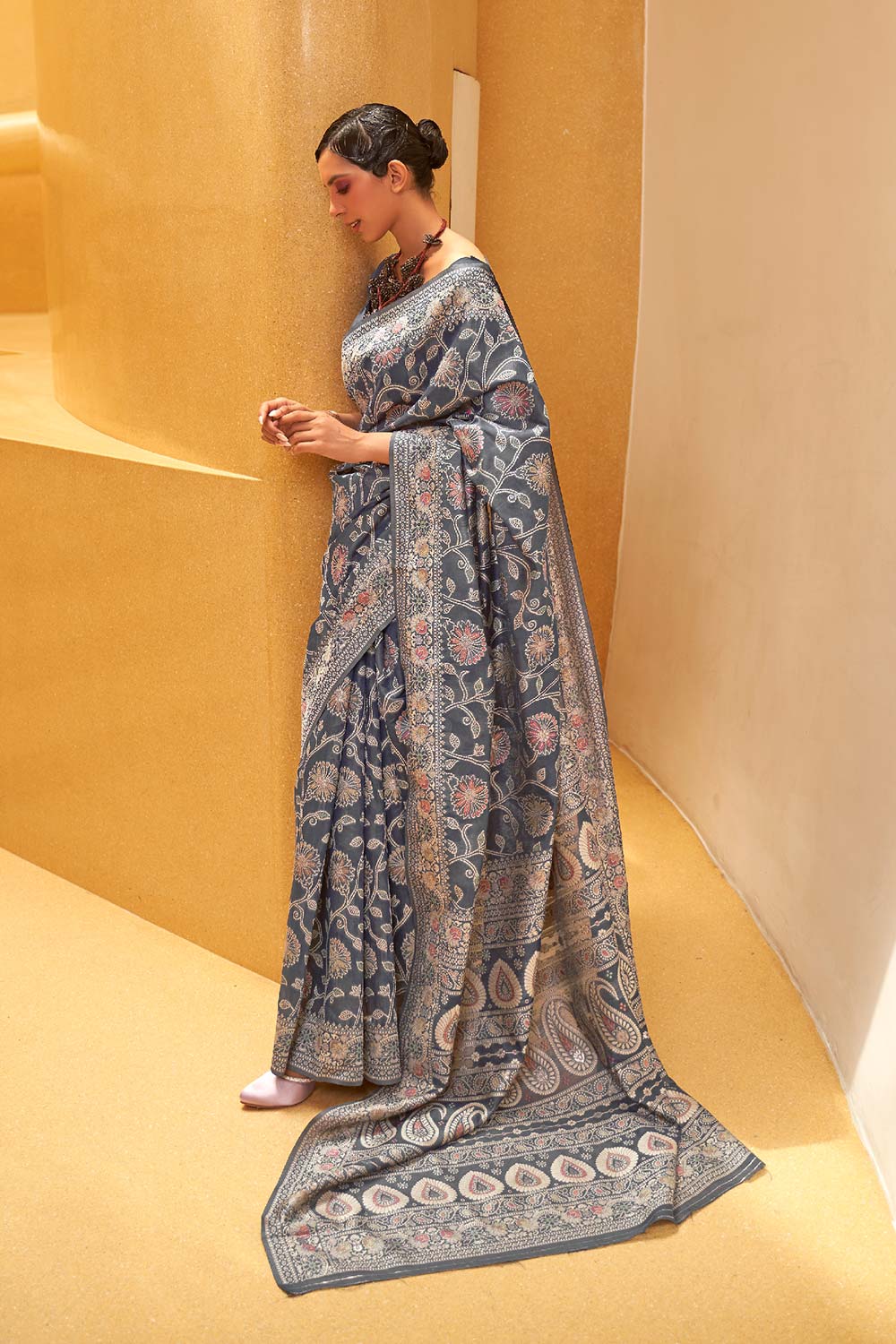 Buy Kitasha Grey Cotton Chikankari Saree Online - One Minute Saree