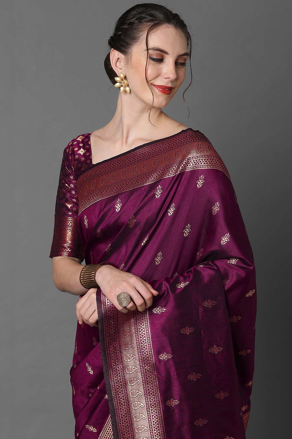 Buy Zina Burgundy Silk Blend Ethnic Motif Woven Design Banarasi One Minute Saree Online - Front