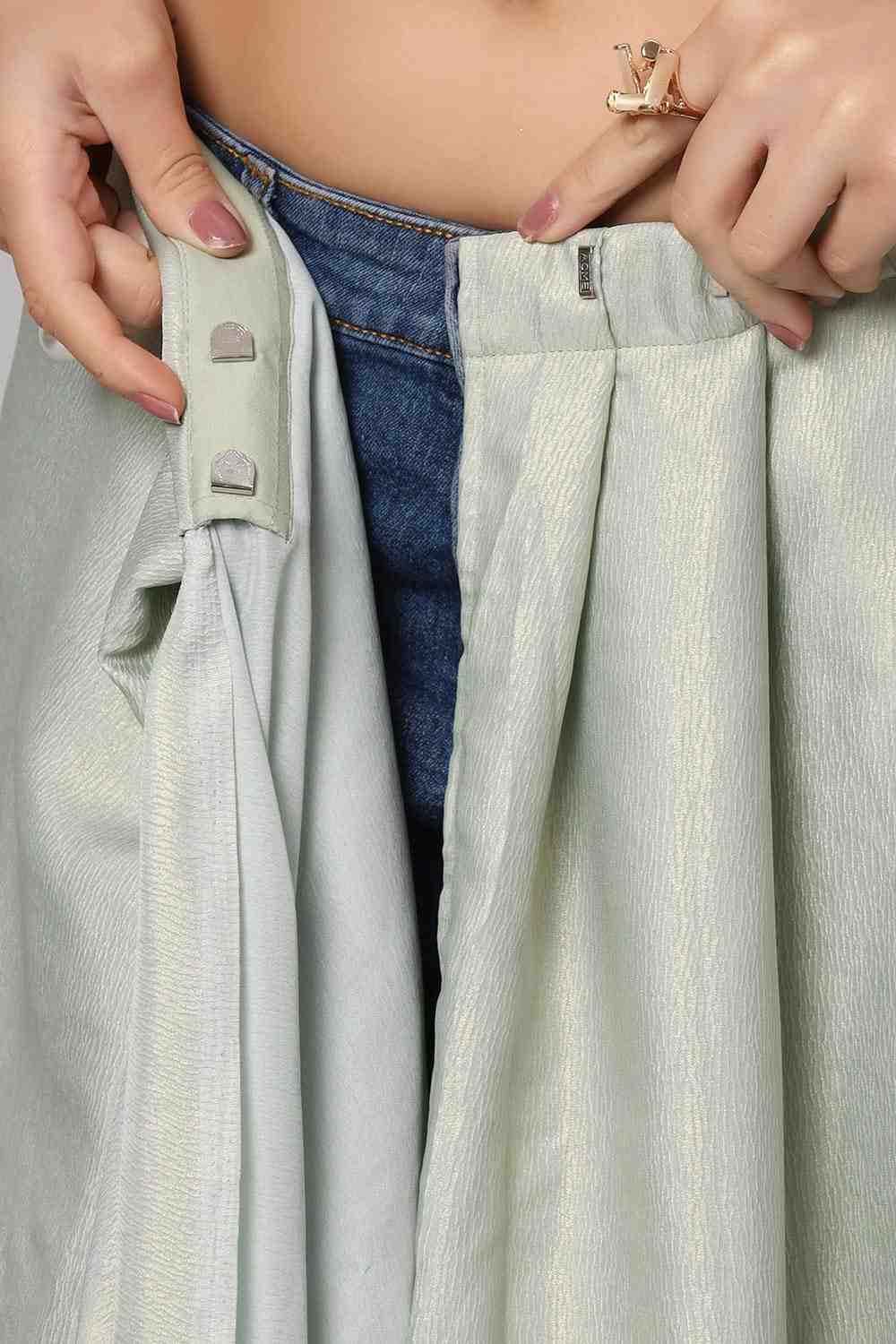 Buy Meera Sea Blue & Gold Shimmer Georgette One Minute Saree Online - Zoom In