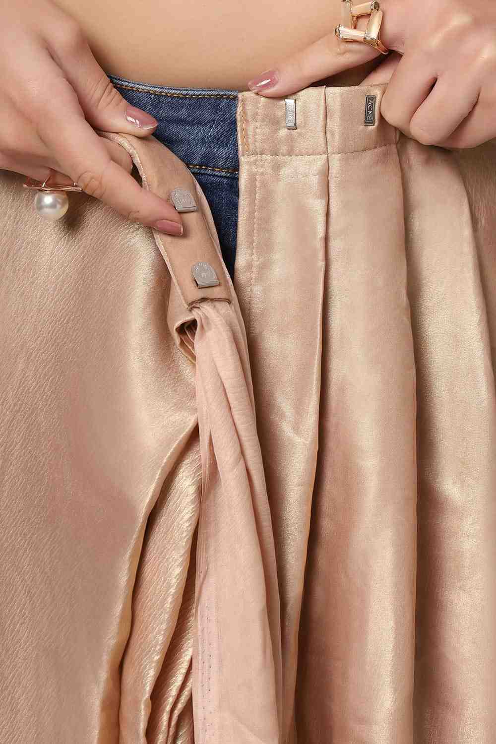 Buy Meera Peach & Gold Shimmer Georgette One Minute Saree Online - Zoom In