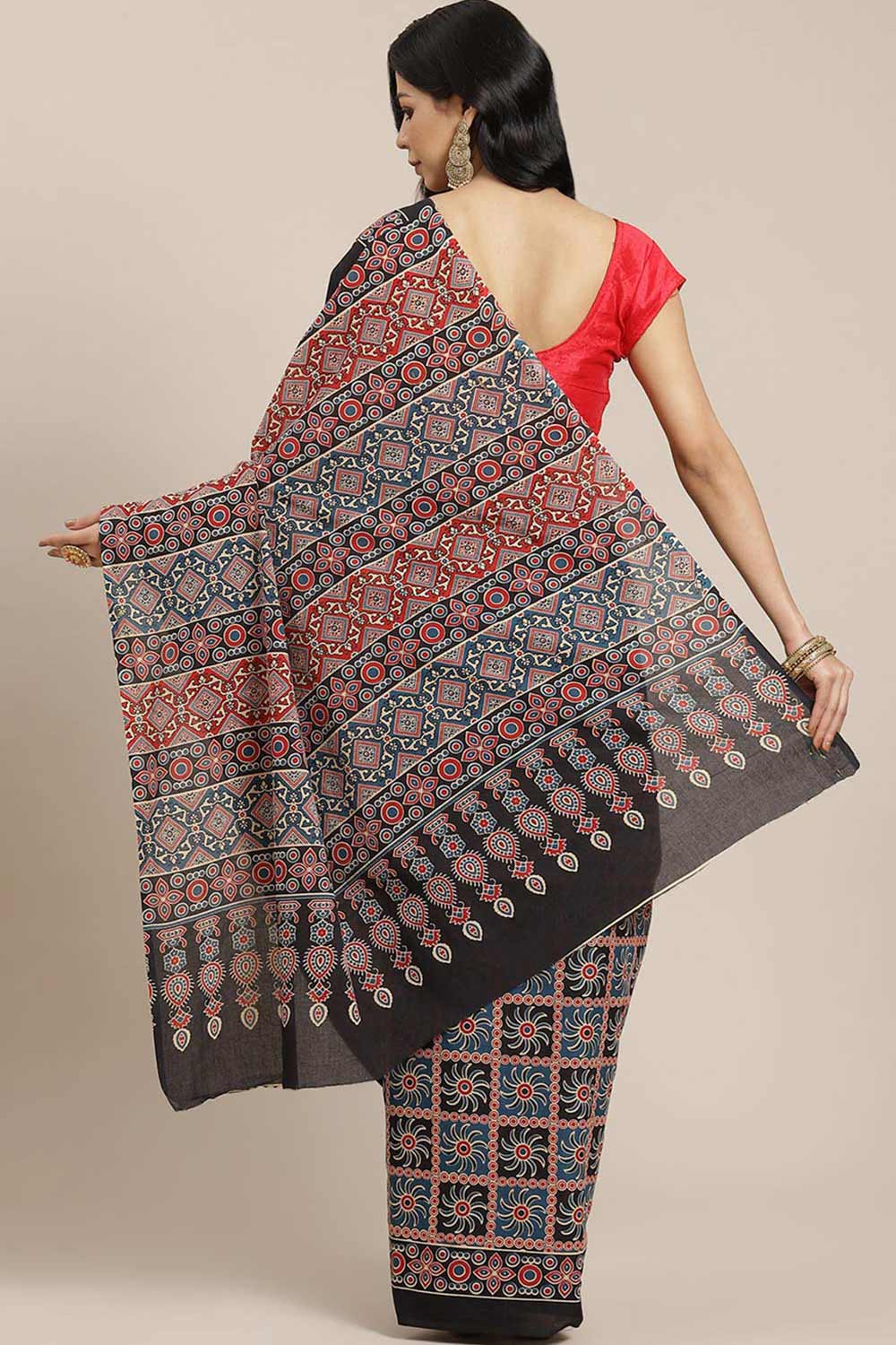 Shop Anna Black Block Printed Blended Cotton One Minute Saree at best offer at our  Store - One Minute Saree