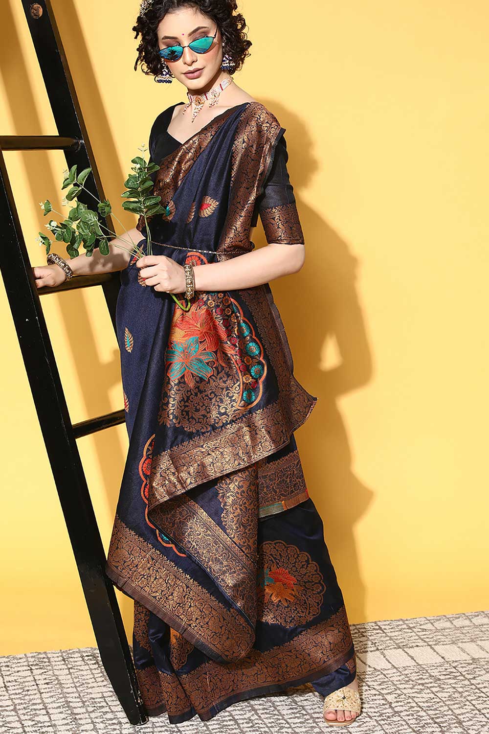 Buy Miriam Navy Blue Silk Blend Floral Woven Design One Minute Saree Online - Back