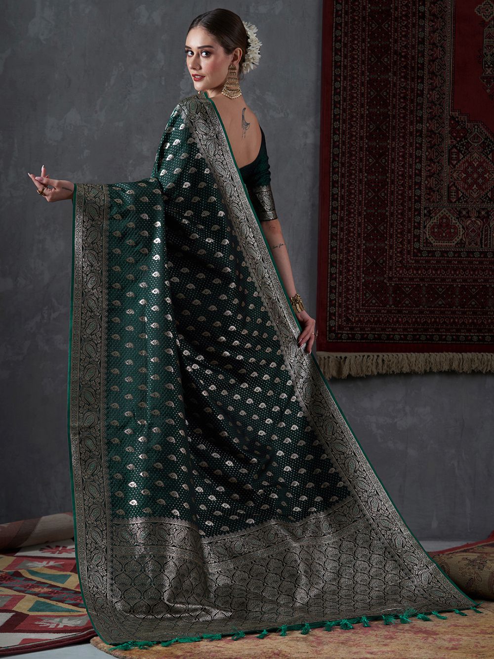 Buy Priya Dark Green Silk Blend Banarasi Ethnic Motif Saree Online - Back