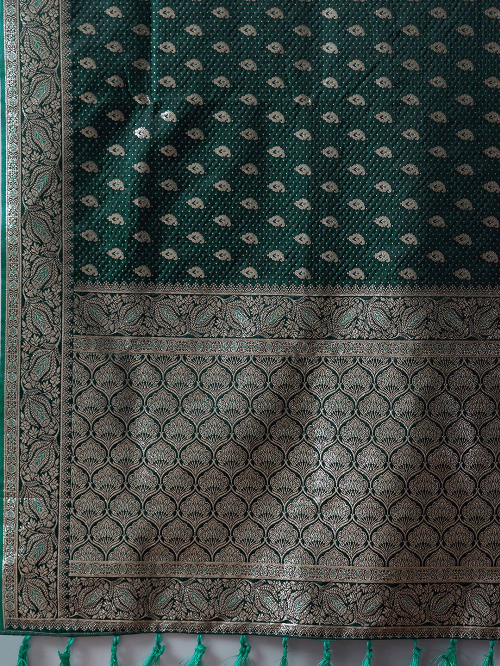 Buy Priya Dark Green Silk Blend Banarasi Ethnic Motif Saree Online - Front