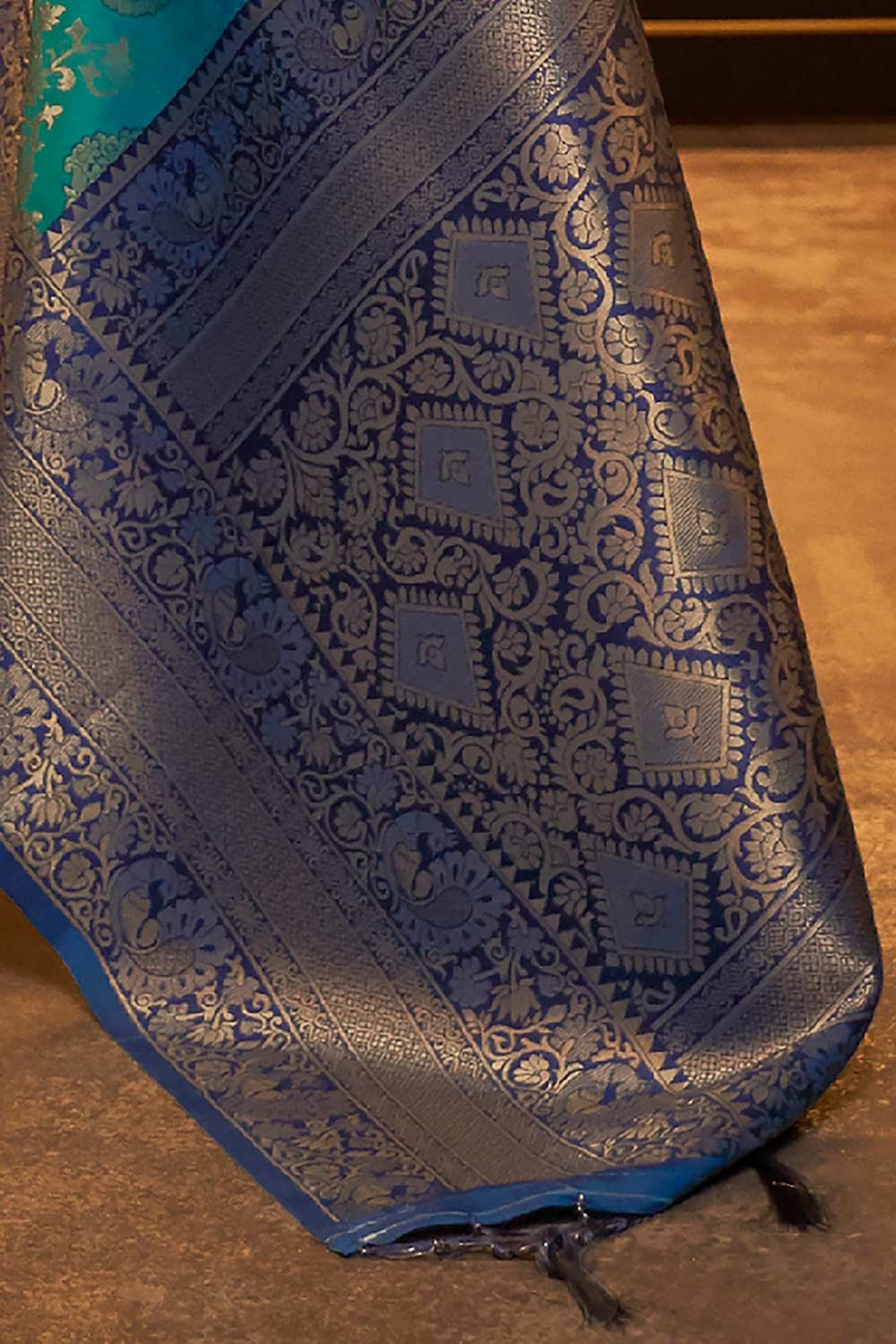 Buy Shubha Green Art Silk Paisley Dharmavaram One Minute Saree Online - Back