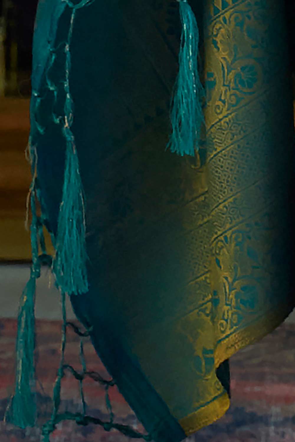 Buy Nur Navy Blue Silk Blend Paisley Woven Design Dharmavaram One Minute Saree Online - Back