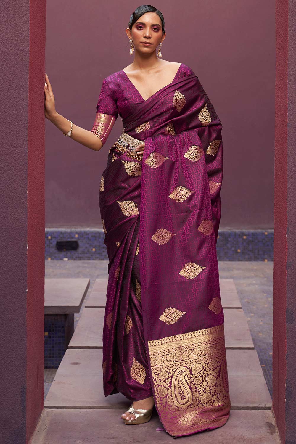 Buy Vera Burgundy Pure Silk Bagh Woven Design Banarasi One Minute Saree Online - One Minute Saree
