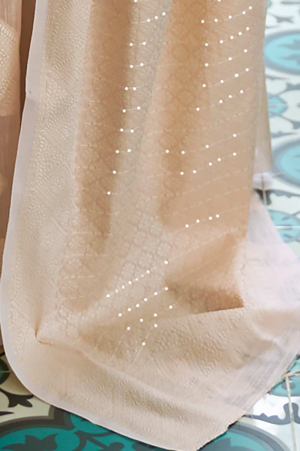 Buy Bhumi Beige Silk Blend Bagh Chikankari Muga One Minute Saree Online - Back