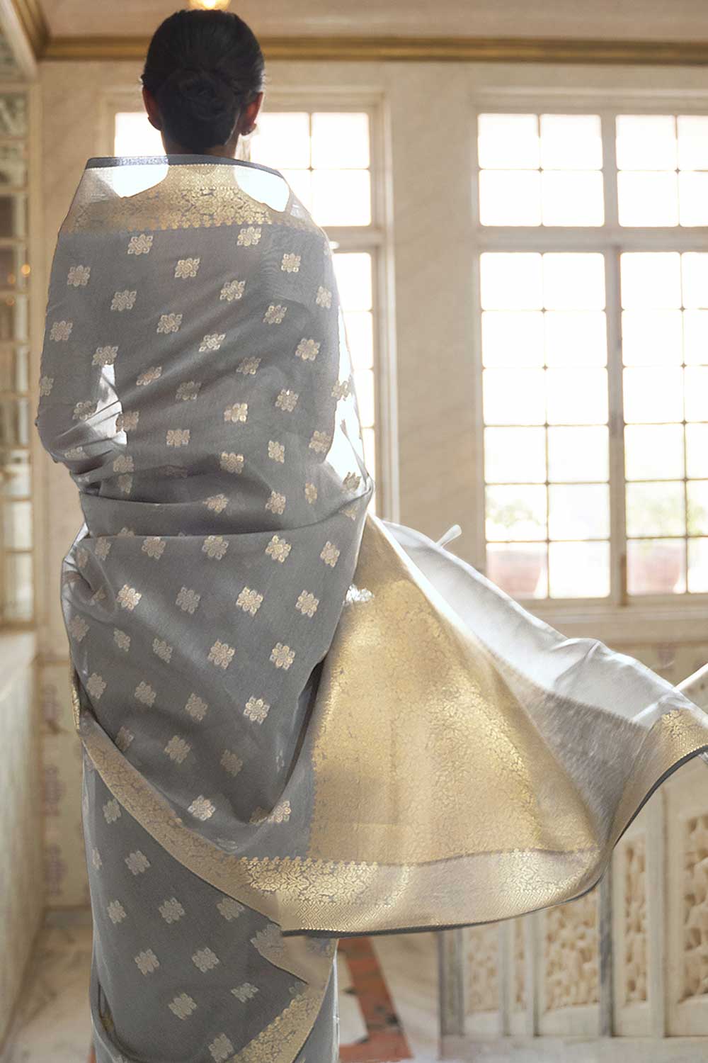 Buy Zeena Silk Blend Grey Woven Design Handloom One Minute Saree Online