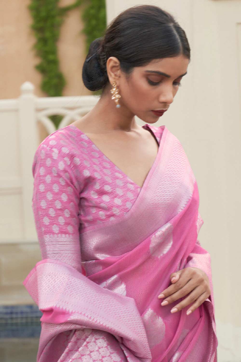 Shop Sarina Pink Pure Linen Floral Banarasi One Minute Saree at best offer at our  Store - One Minute Saree