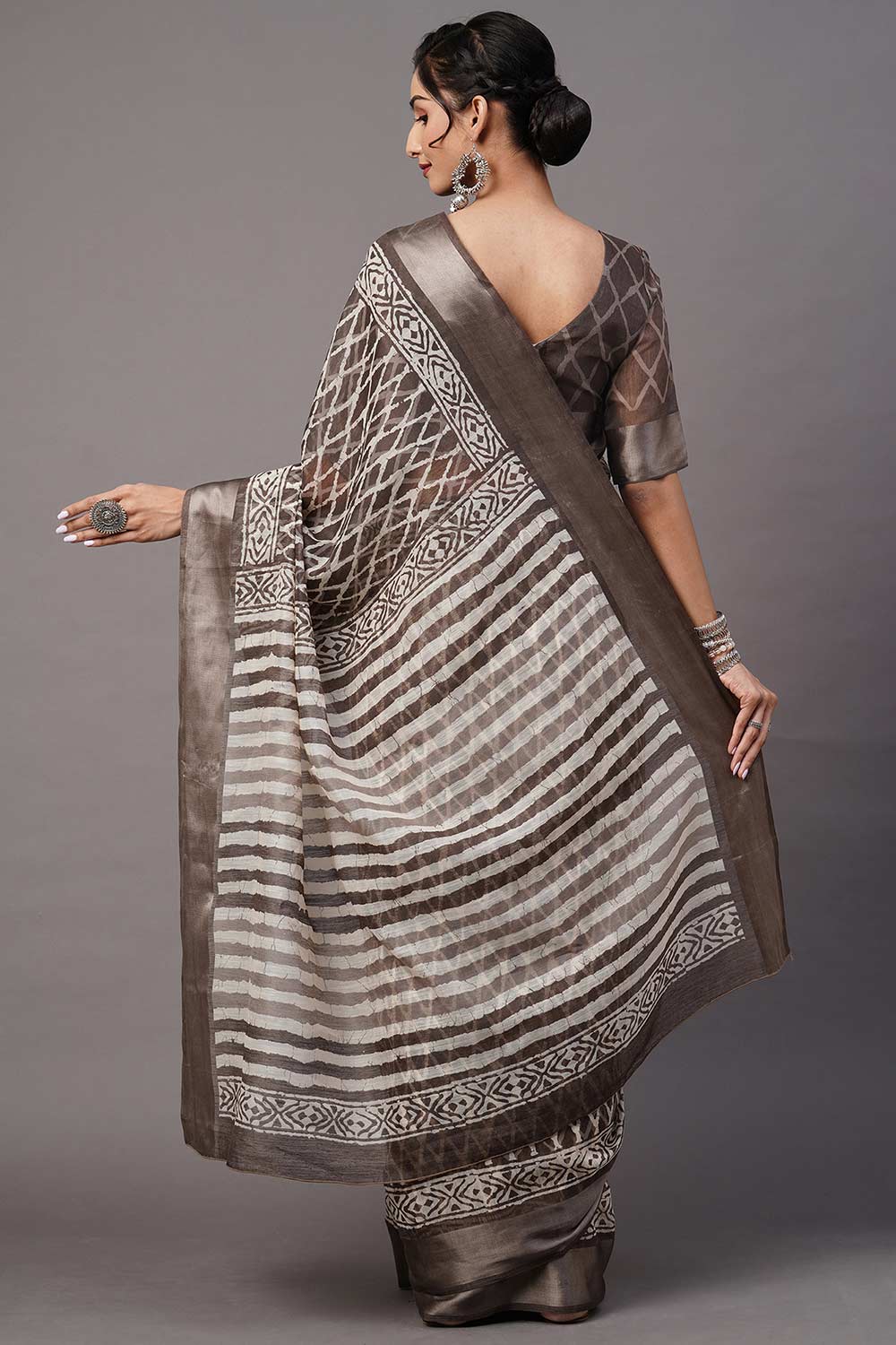 Shop Corrine Cotton Blend Charcoal Grey Printed One Minute Saree at best offer at our  Store - One Minute Saree
