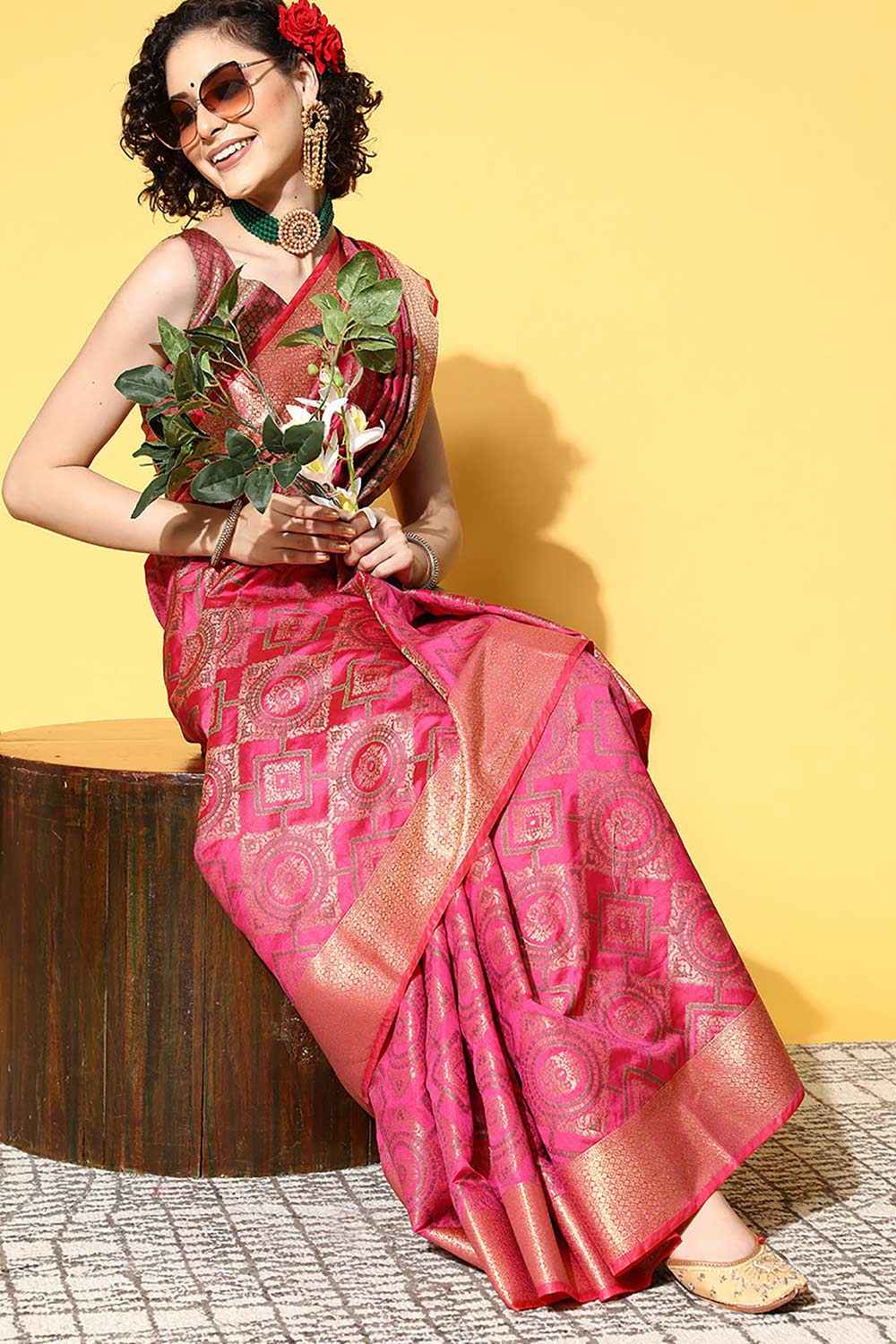 Buy Saliya Pink Silk Blend Geometric Woven Banarasi One Minute Saree Online