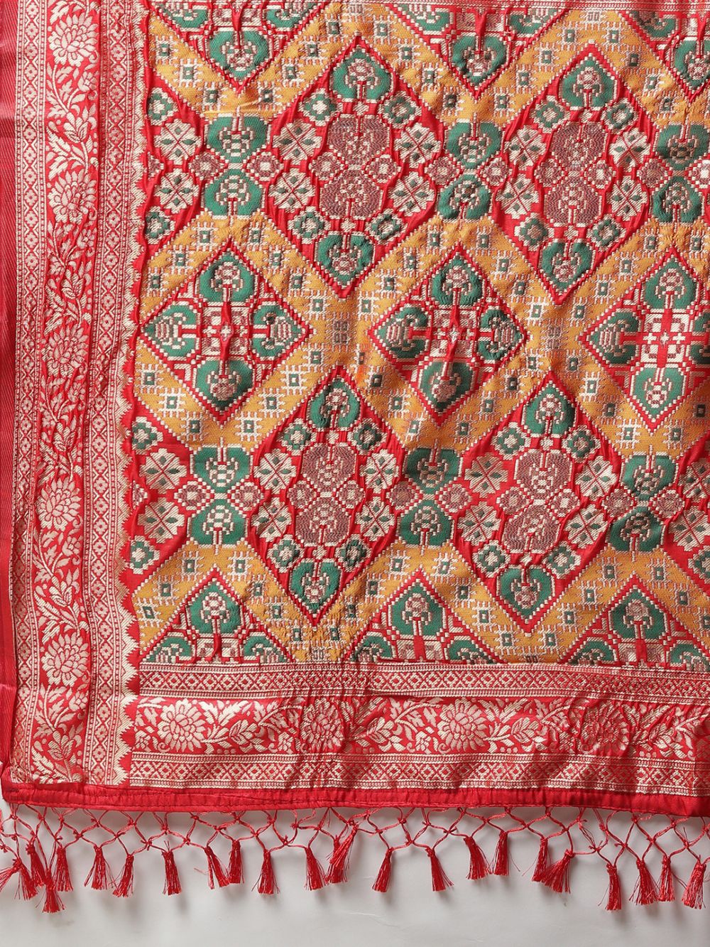 Buy Drishti Red Silk Blend Dharmavaram Geometric One Minute Saree Online - Front